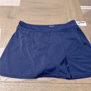 Land’s End swim skirt. Size Medium. Navy blue. NWT